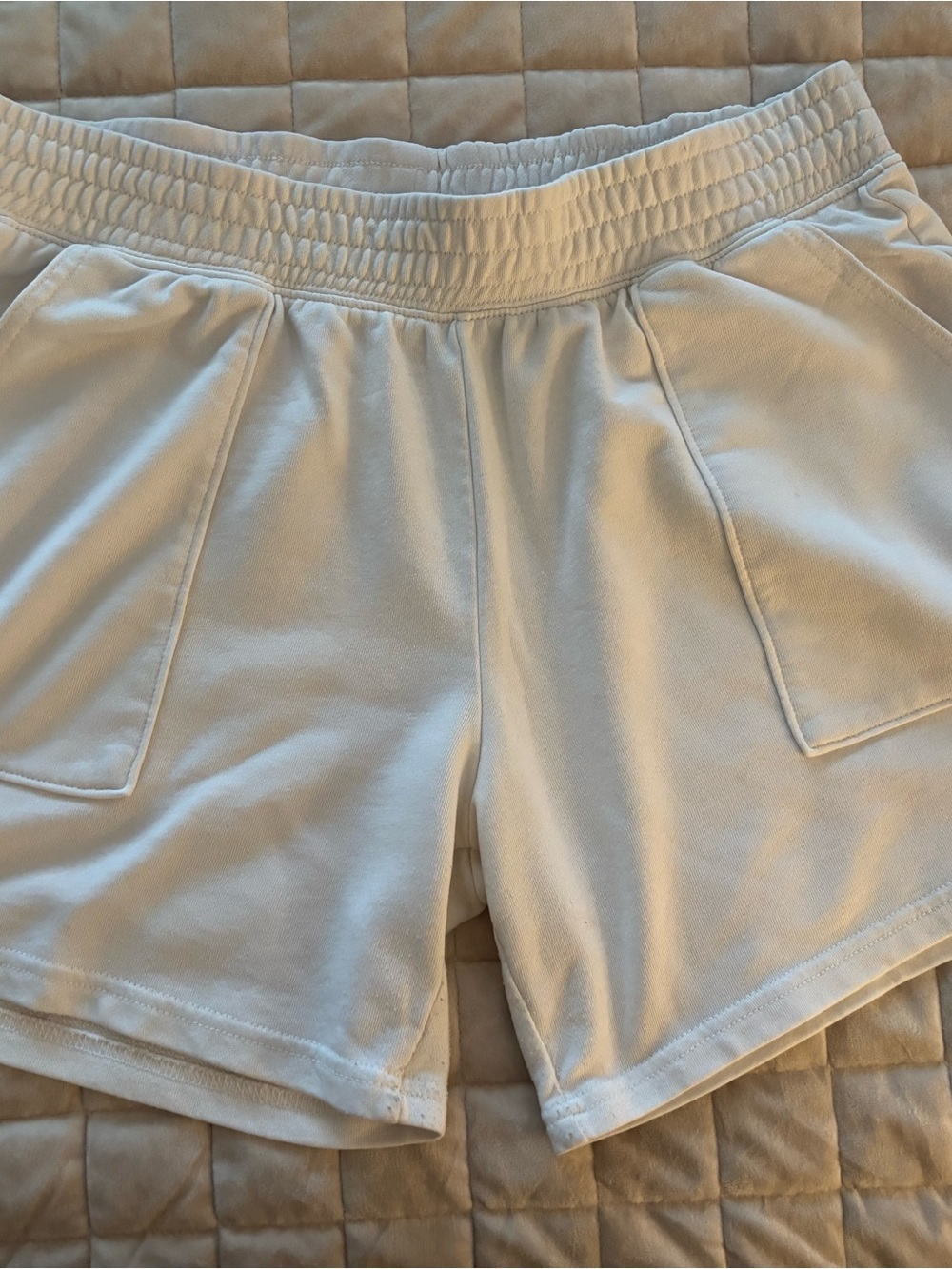 H&M Shorts Women’s Size M White Elastic-Waist Pocket Athletic Shorts
